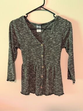 No Boundaries Gray Ribbed Button-Front Peplum Top